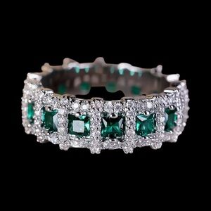 Emerald Green and Silver Ring nwot sz 8